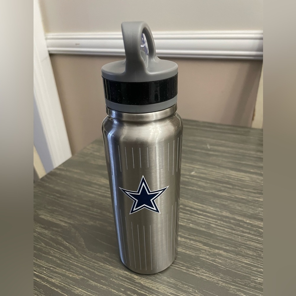 Stainless Steel Water Bottle with NFL cowboys Football Design. New
